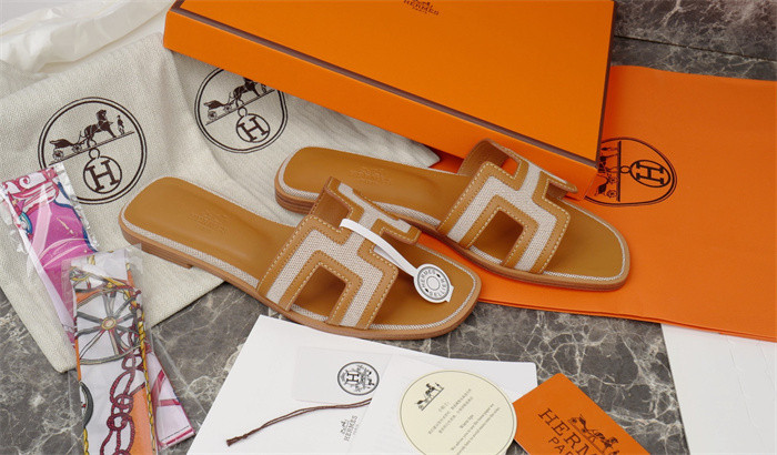 H*rmes Sandals