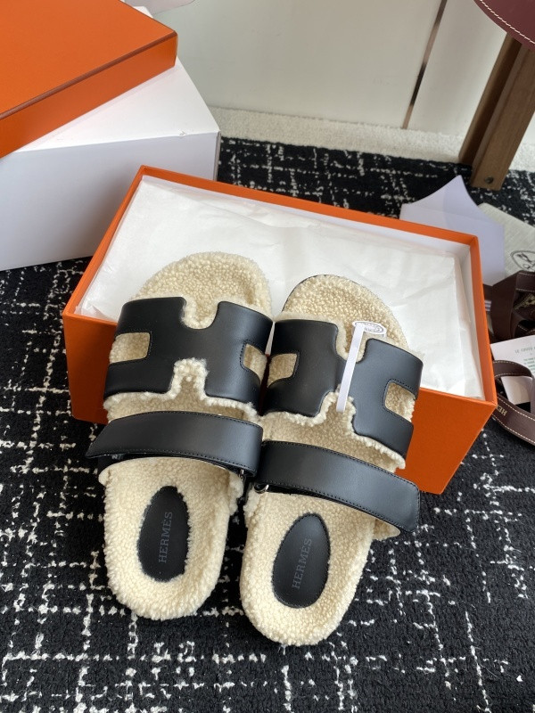 H*rmes Sandals