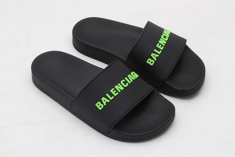 Ba*len*cia*ga black slides