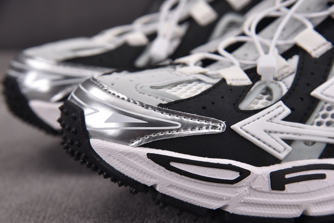 Off-White c/o Virgil Abloh