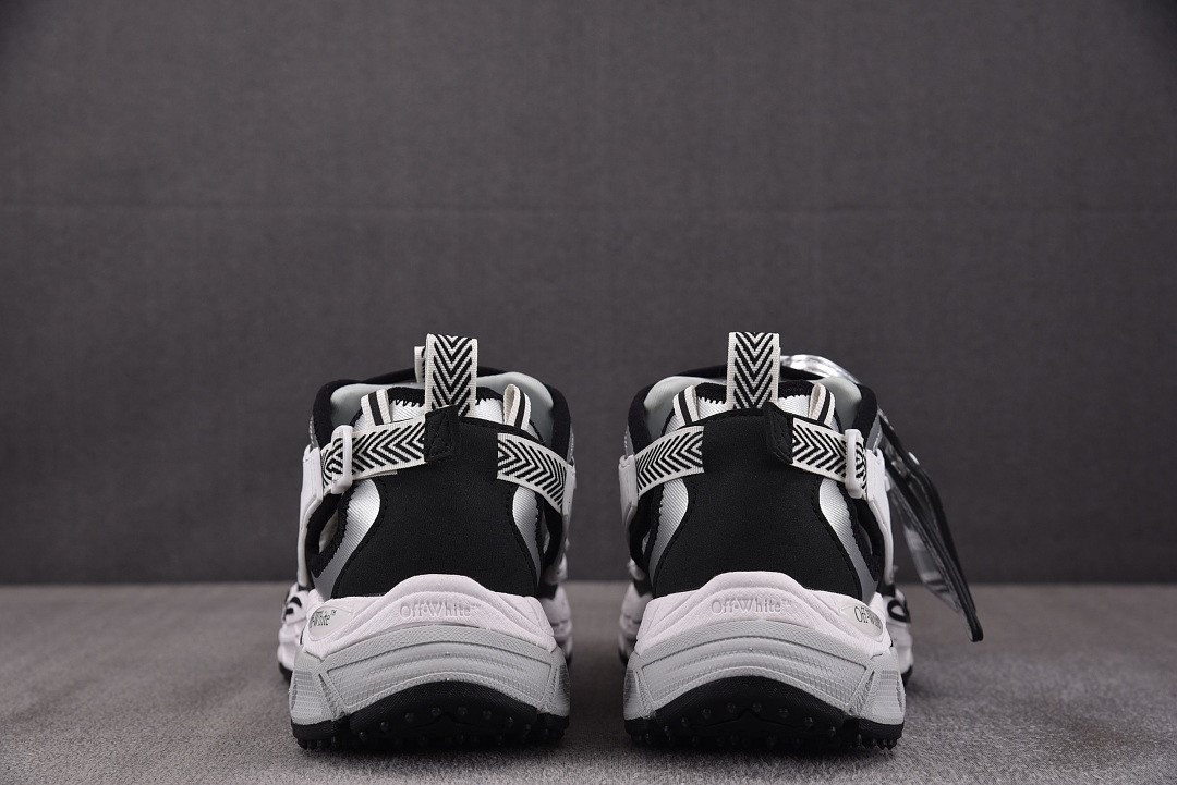 Off-White c/o Virgil Abloh