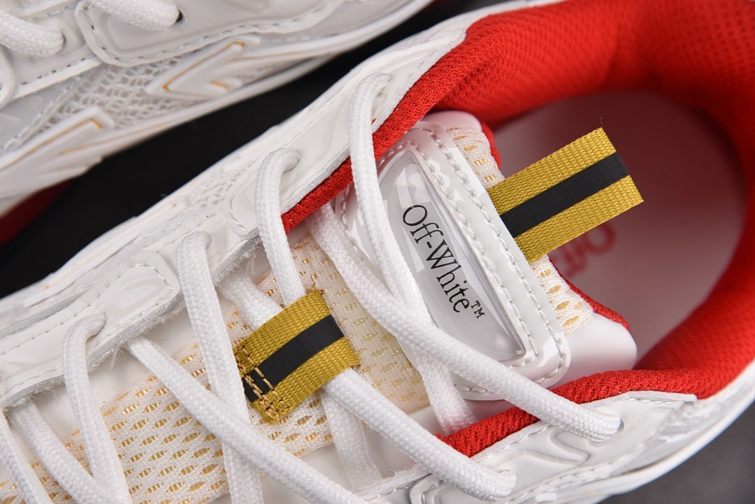 Off-White c/o Virgil Abloh
