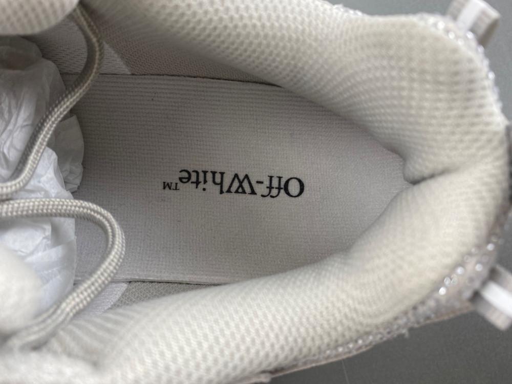 Off-White c/o Virgil Abloh