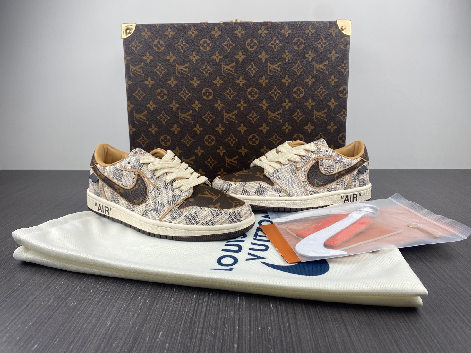 NIKE AIR FORCE 1 LOW BY VIRGIL ABLOH ( SPECIAL SHOES BOX)