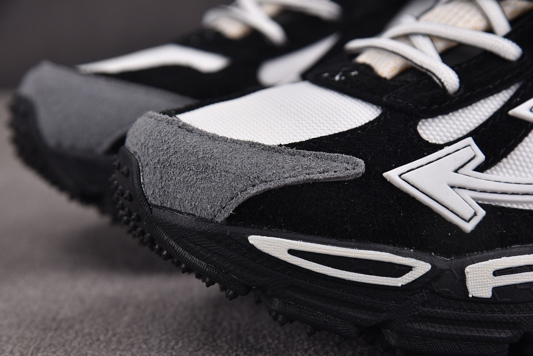 Off-White c/o Virgil Abloh