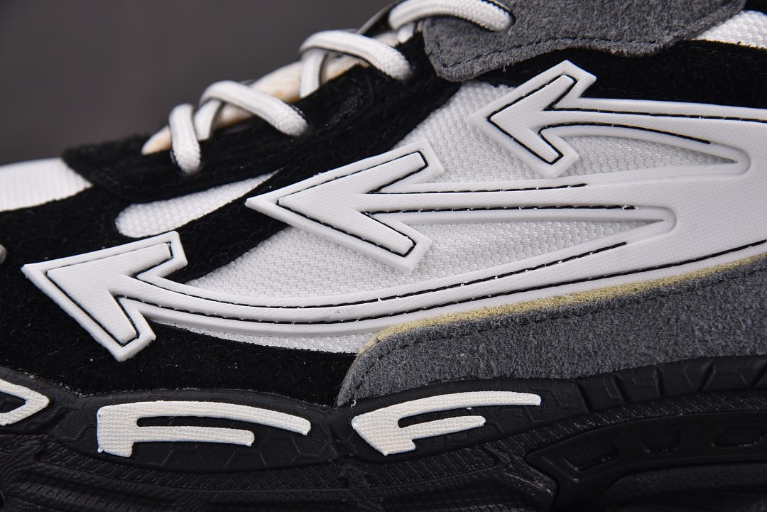 Off-White c/o Virgil Abloh