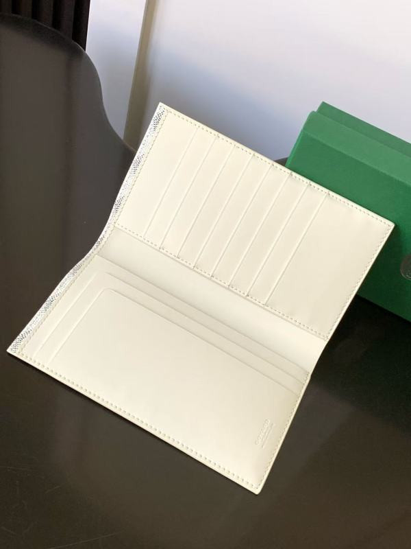 G09ard saint-roch long wallet