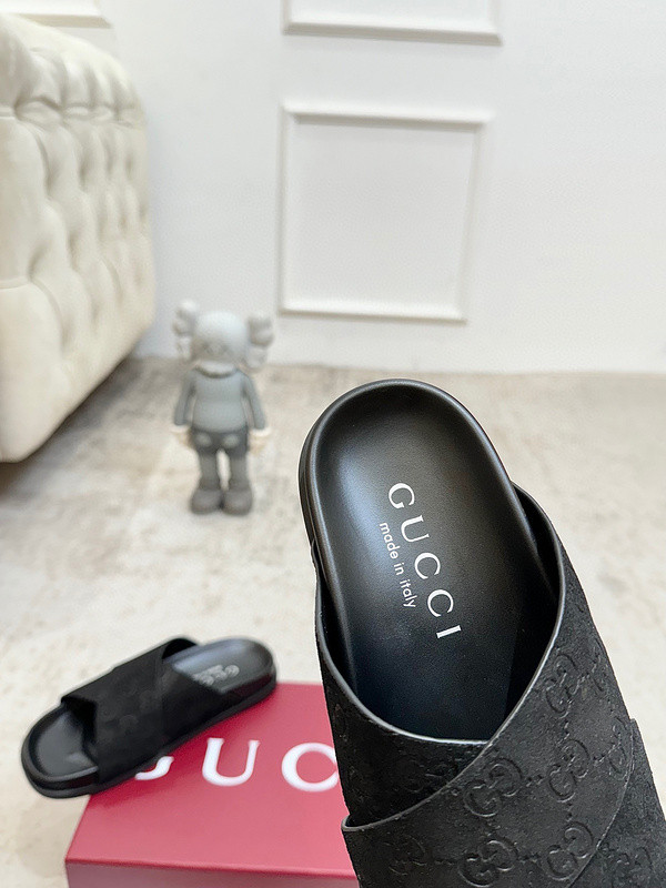 GUC LEATHER SLIDE