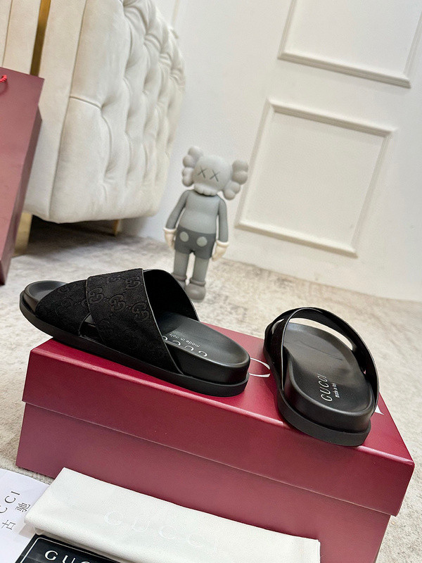 GUC LEATHER SLIDE