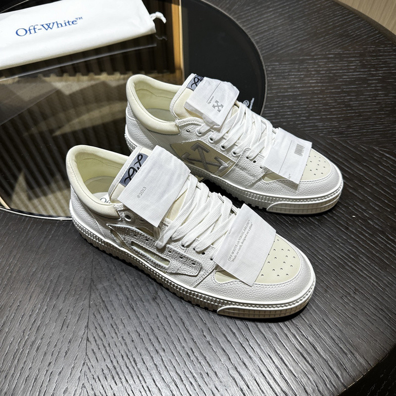Off-White c/o Virgil Abloh