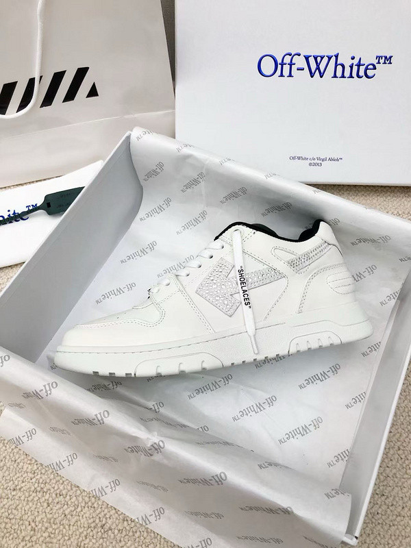 Off-White c/o Virgil Abloh