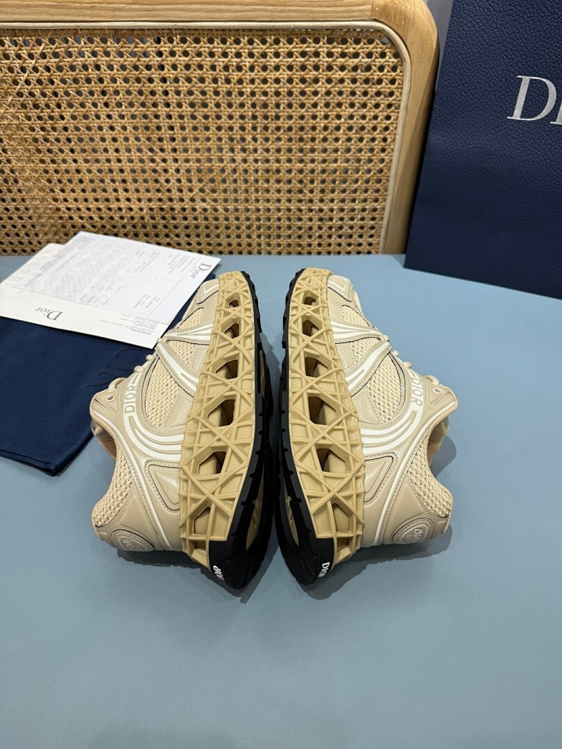 DR B35 NXXT sneaker