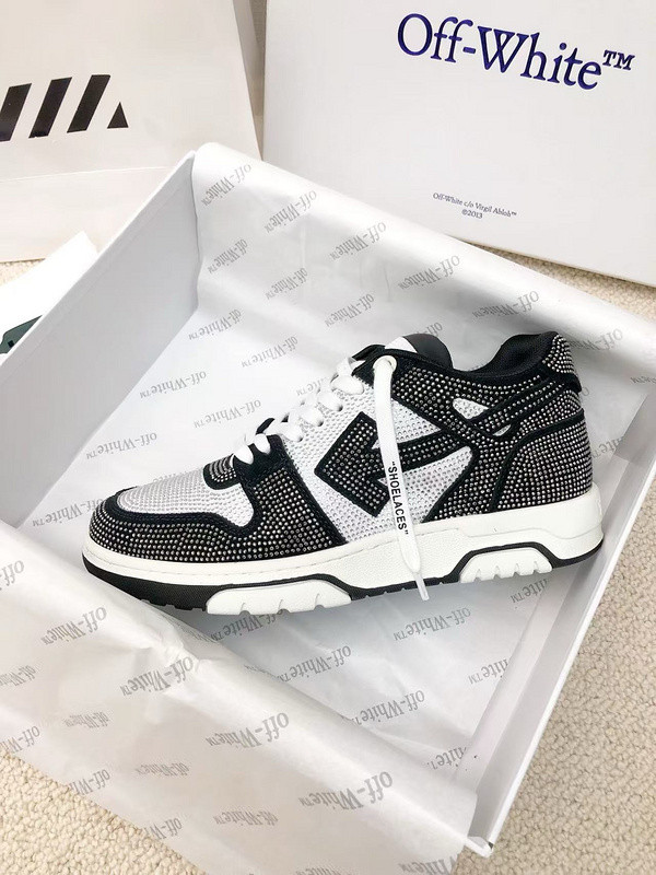 Off-White c/o Virgil Abloh