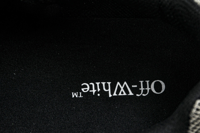 Off-White c/o Virgil Abloh