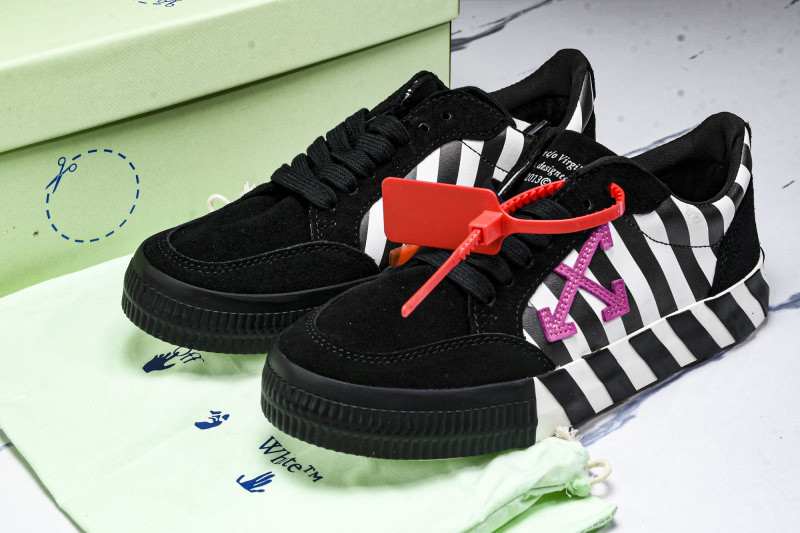 Off-White c/o Virgil Abloh