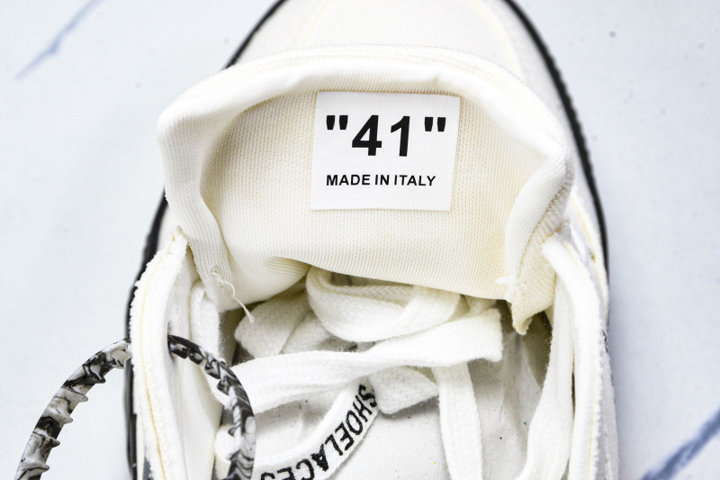 Off-White c/o Virgil Abloh