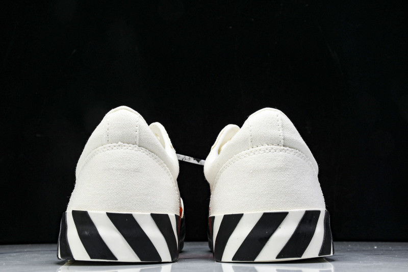 Off-White c/o Virgil Abloh