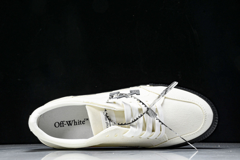 Off-White c/o Virgil Abloh