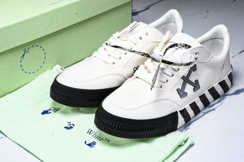 Off-White c/o Virgil Abloh