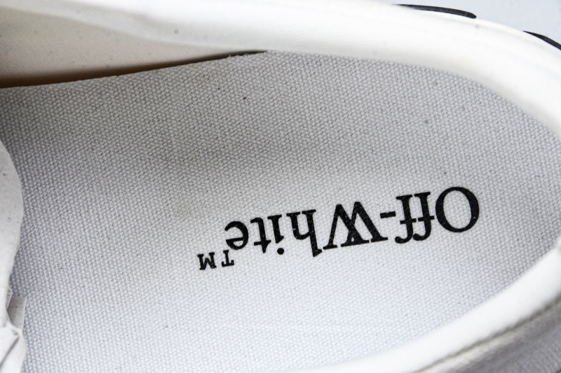 Off-White c/o Virgil Abloh