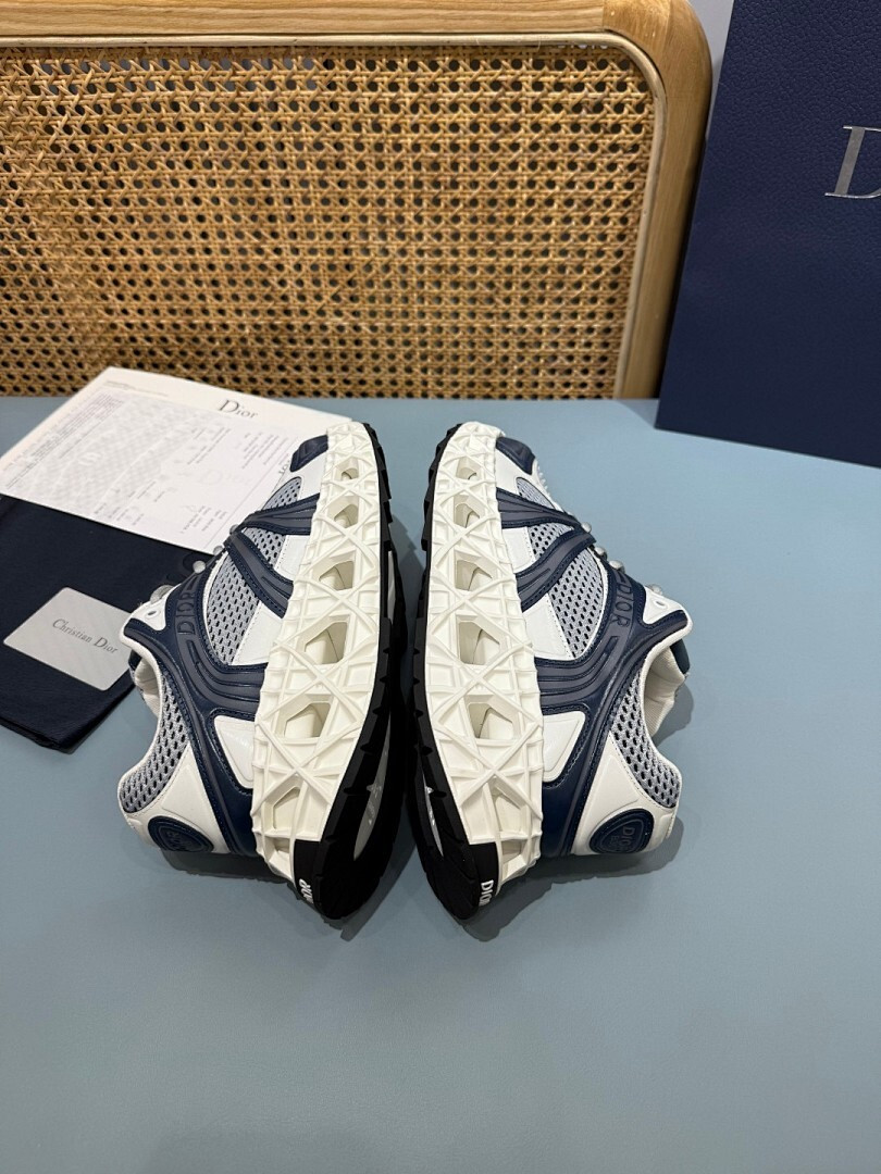 DR B35 NXXT sneaker
