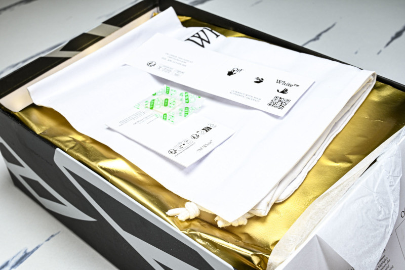 Off-White c/o Virgil Abloh