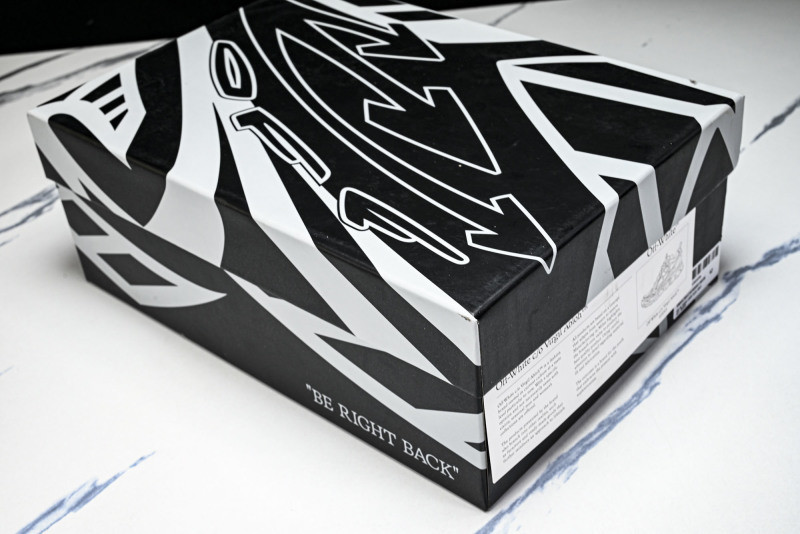 Off-White c/o Virgil Abloh