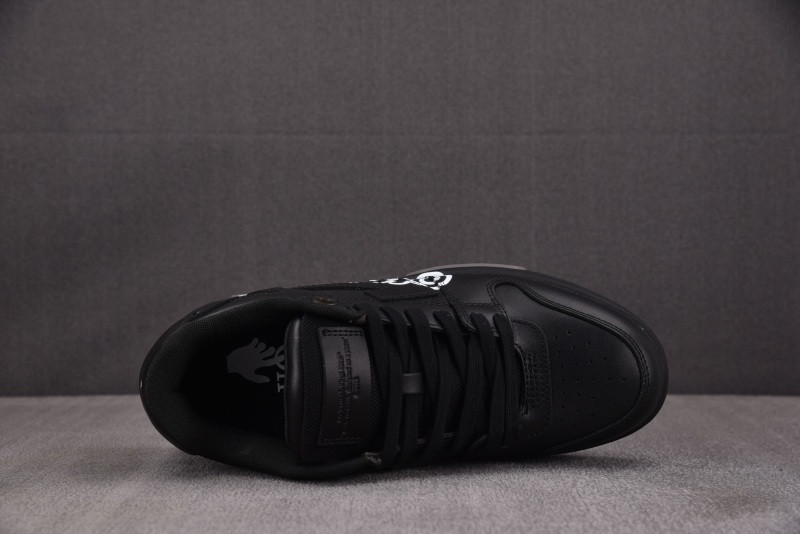 Off-White c/o Virgil Abloh