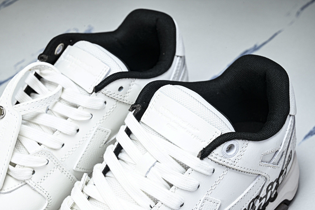 Off-White c/o Virgil Abloh