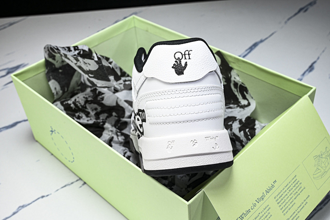 Off-White c/o Virgil Abloh