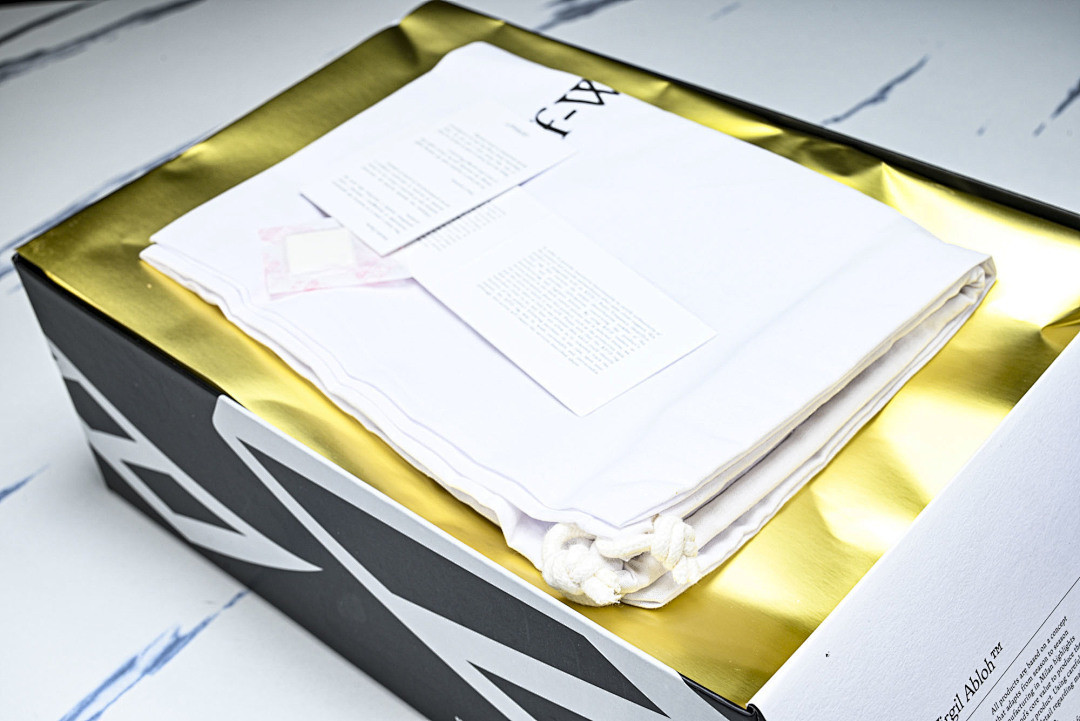 Off-White c/o Virgil Abloh