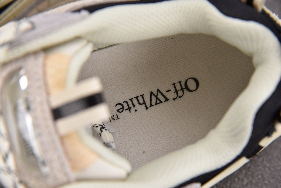 Off-White c/o Virgil Abloh