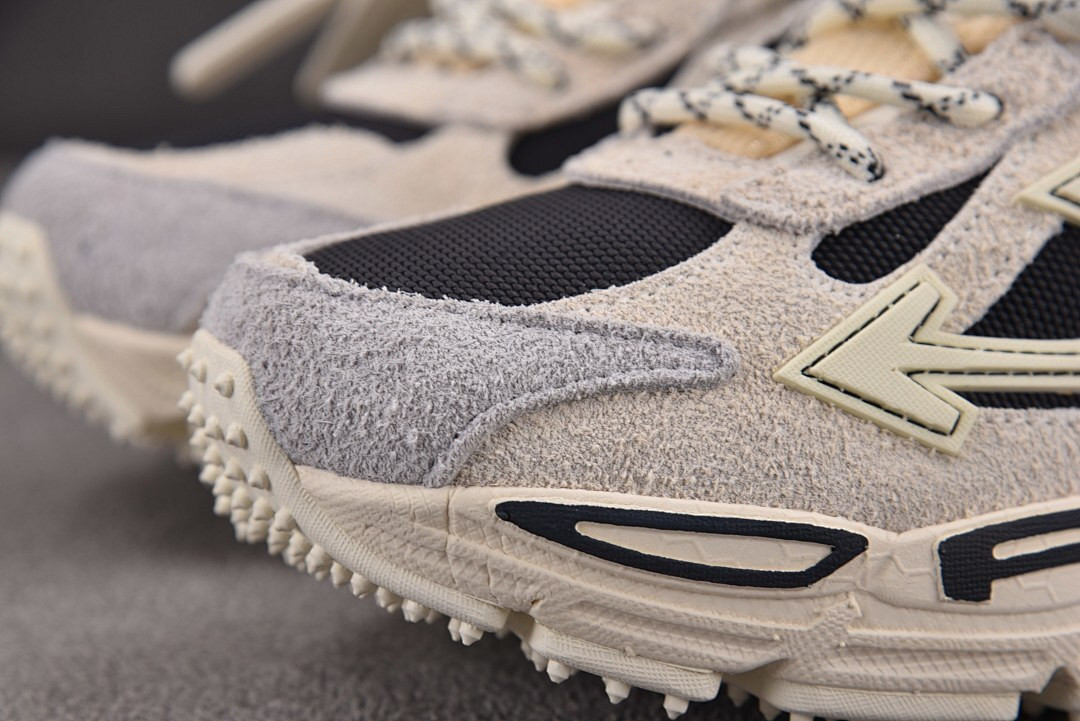 Off-White c/o Virgil Abloh