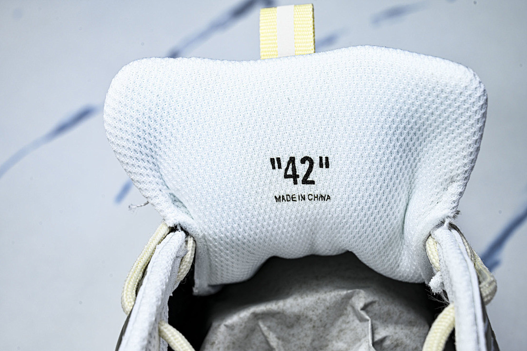 Off-White c/o Virgil Abloh