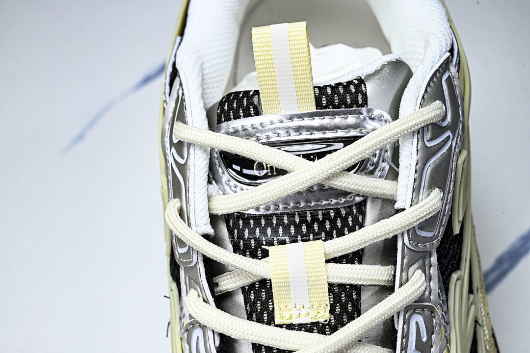 Off-White c/o Virgil Abloh