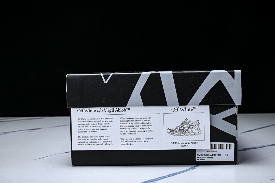 Off-White c/o Virgil Abloh