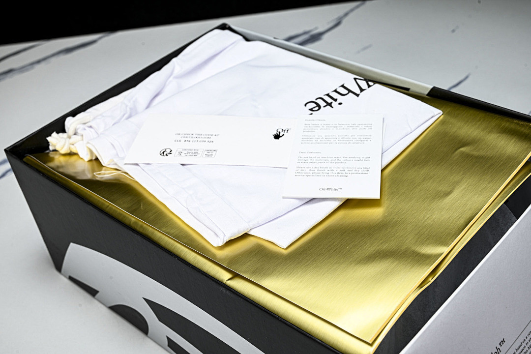 Off-White c/o Virgil Abloh