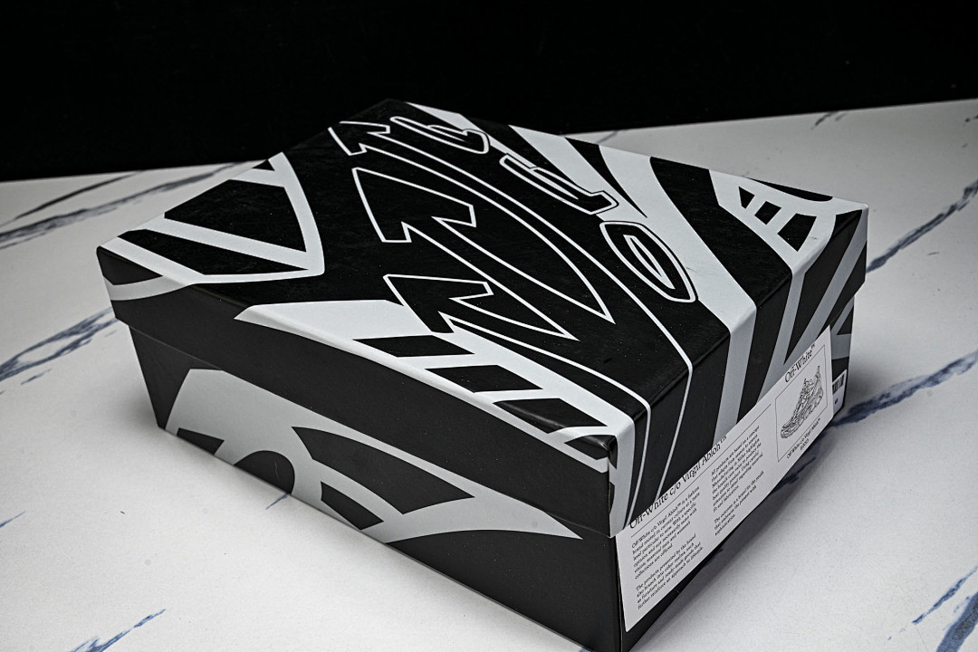 Off-White c/o Virgil Abloh