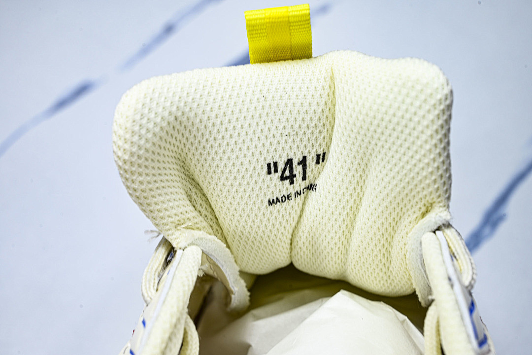 Off-White c/o Virgil Abloh