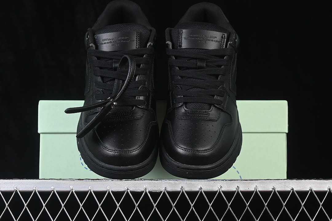Off-White c/o Virgil Abloh