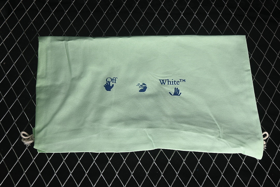 Off-White c/o Virgil Abloh