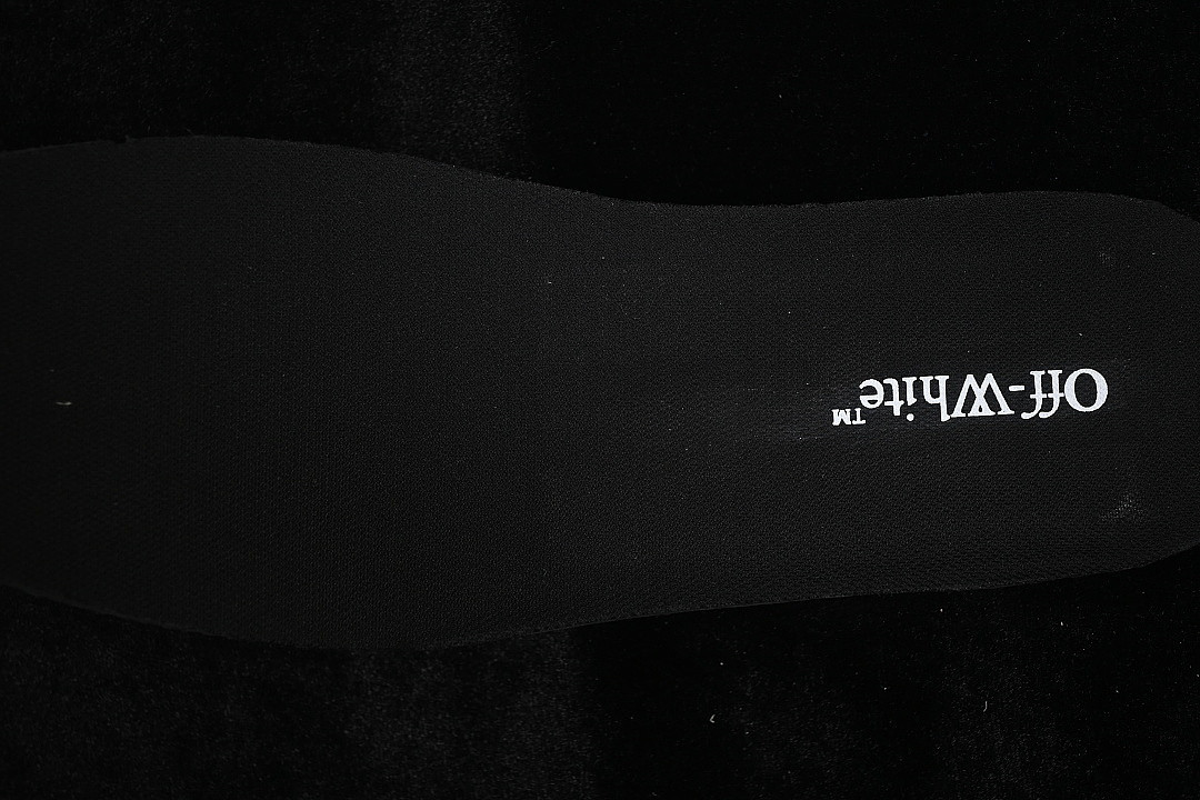 Off-White c/o Virgil Abloh