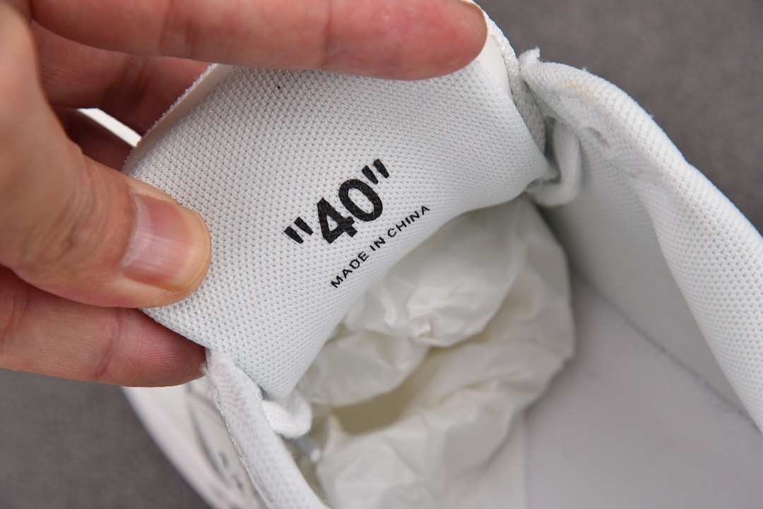 Off-White c/o Virgil Abloh