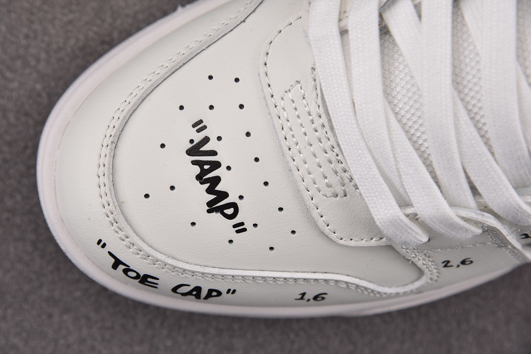 Off-White c/o Virgil Abloh