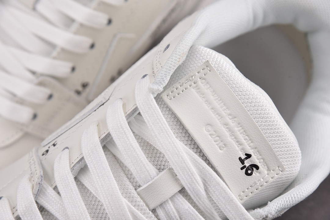 Off-White c/o Virgil Abloh