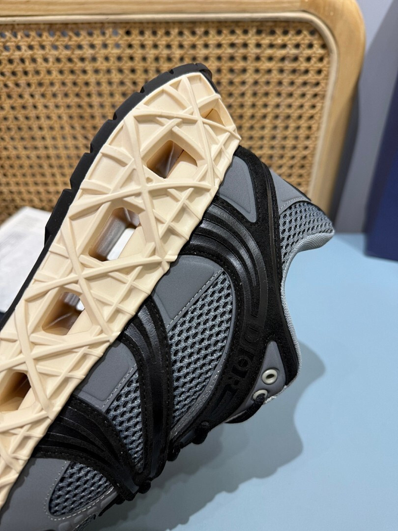 DR B35 NXXT sneaker