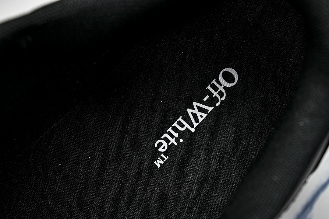 Off-White c/o Virgil Abloh