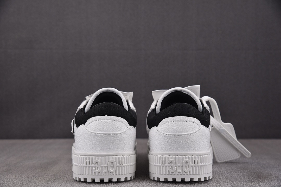 Off-White c/o Virgil Abloh