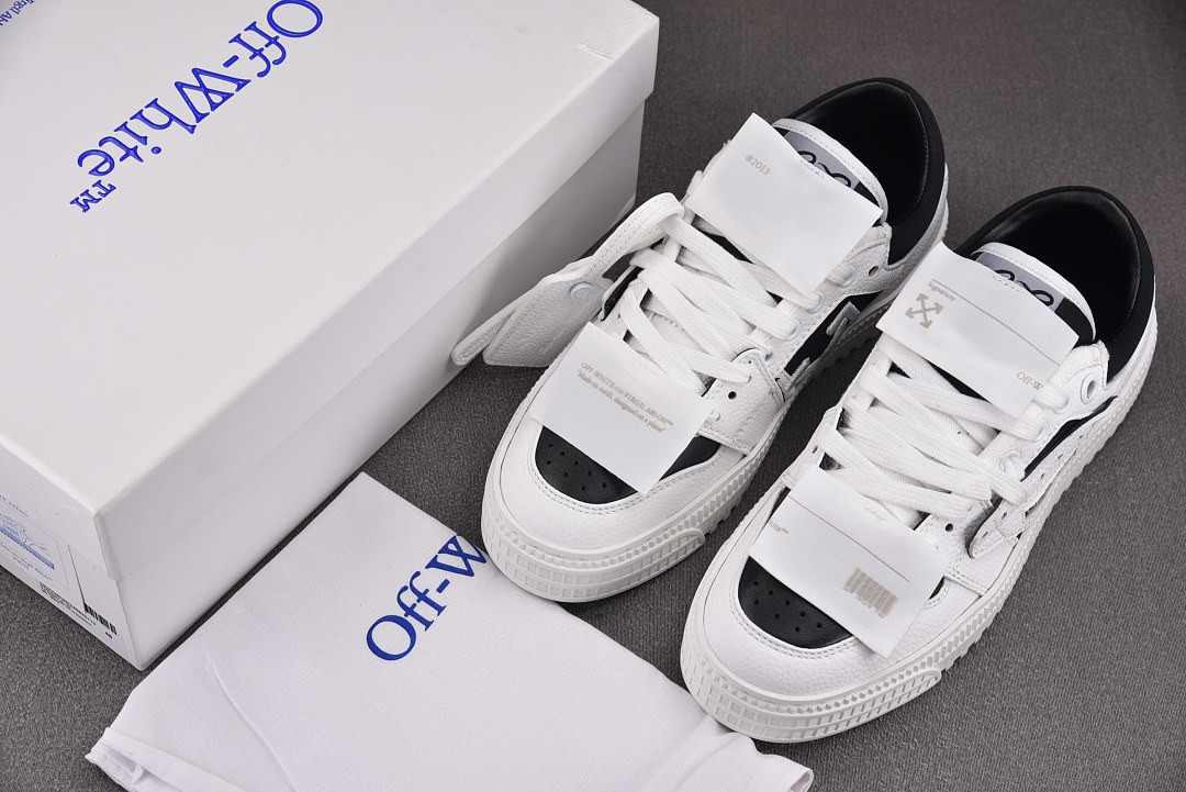 Off-White c/o Virgil Abloh