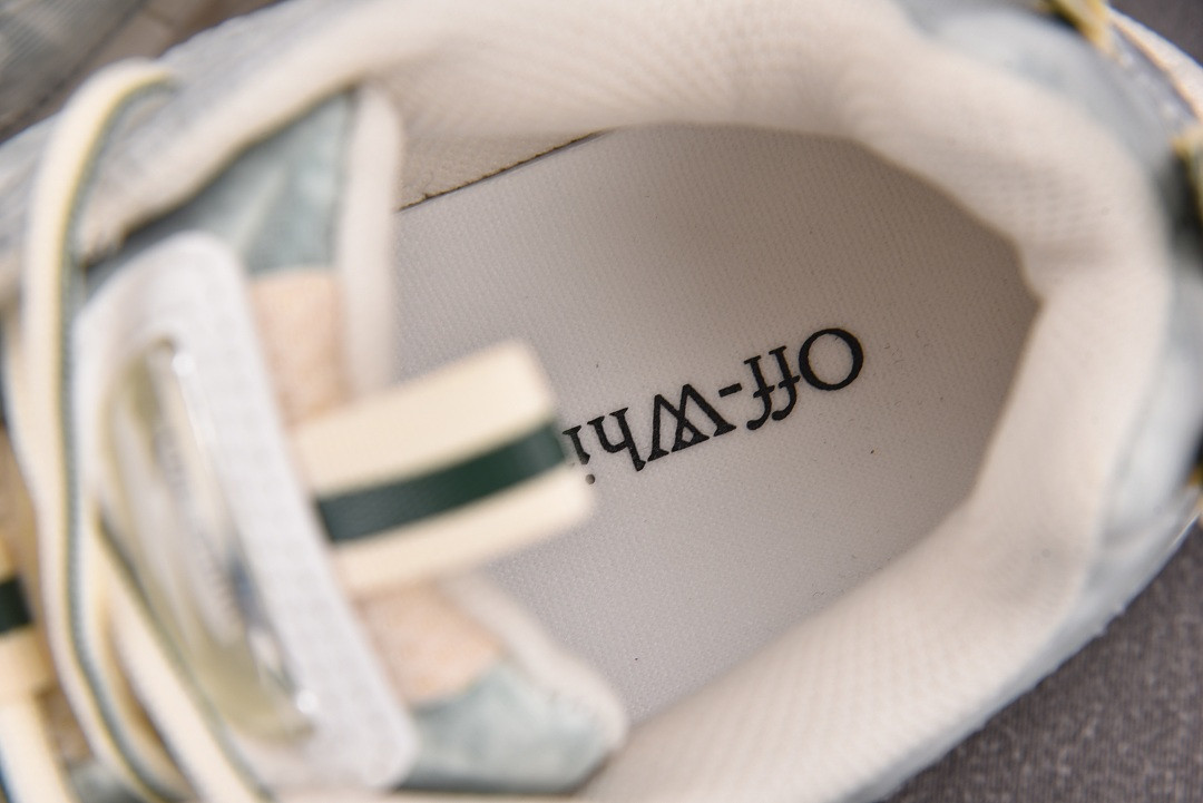 Off-White c/o Virgil Abloh